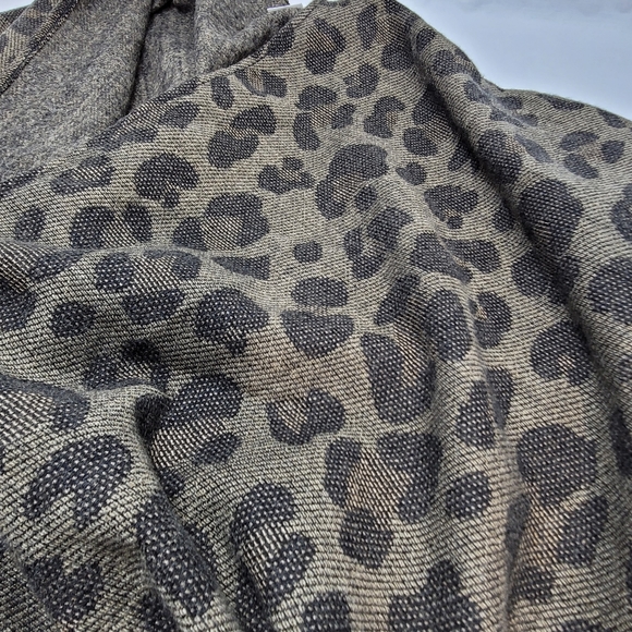Woolrich Leopard Print Cape with Fringe - Picture 7 of 7